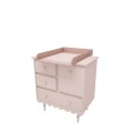Komoda Wood Luck Design Babushka z przewijakiem w pudrowym różu z charakterystycznym wykończeniem w formie falbanki