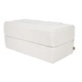 biała sofa do pokoju dziecka