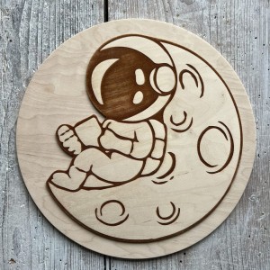 Lampka drewniana dla dzieci Astronauta na księżycu