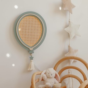 Drewniana lampka nocna balonik LED z pilotem
