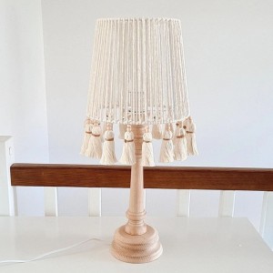 LAMPKA NOCNA BOHO Z FRĘDZLAMI - MARMYS FELT STUDIO
