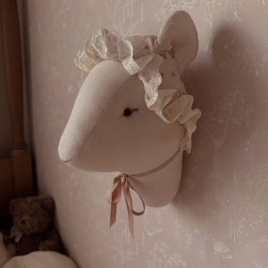 Dekoracja na ścianę do pokoju dziecka Mysz lniana cielista – Love Me Decoration