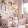 Nowoczesne łóżko podłogowe COMFY z tapicerowaną ramą i drewnianym stelażem