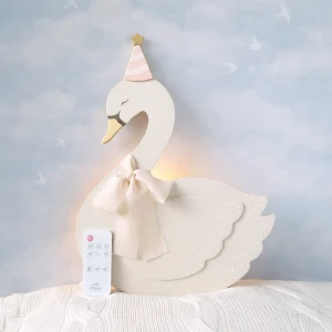 Drewniana lampka Łabędź LED z pilotem