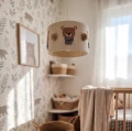 lampa sufitowa w misie do pokoju niemowlaka