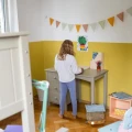 funkcjonalne biurko dla dziecka z szufladami szałwia