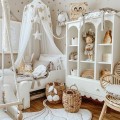 Regał dziecięcy Wood Luck Design Babushka w ponadczasowym stylu inspirowanym klasycznym wzornictwem