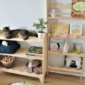 biblioteczka do pokoju dziecka stojaca falbanka drewniana