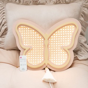 Drewniana lampka nocna motyl LED z pilotem
